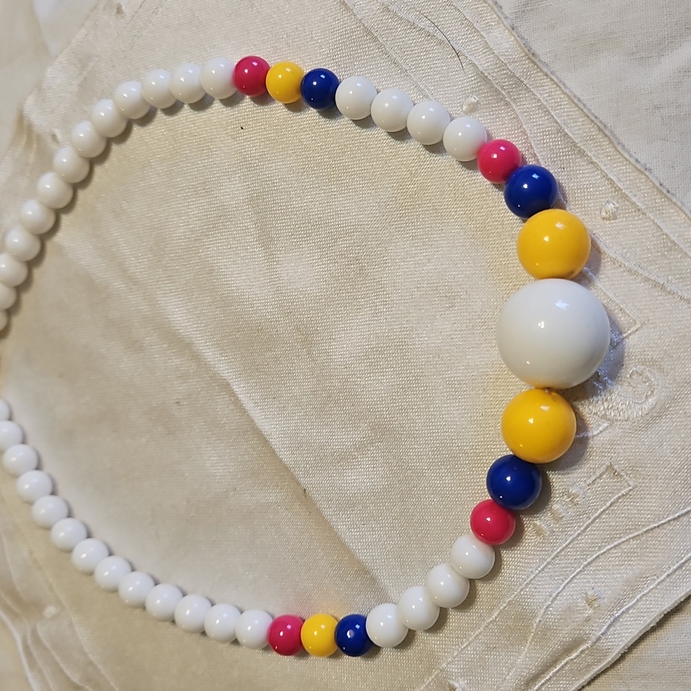 Vintage Park Lane Beaded Necklace Plastic White Retro Graduated Colors - Picture 3 of 5